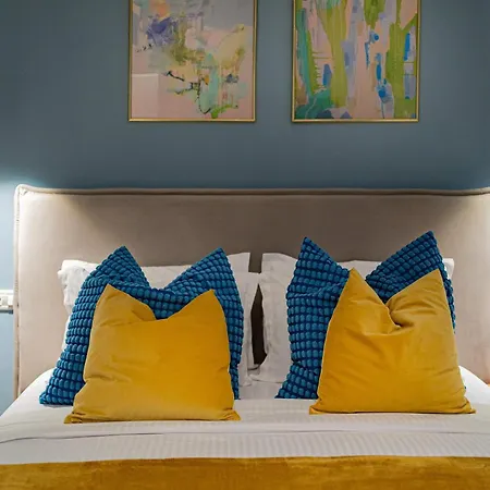 Apartment Celestial Azure - Tranquil 1br In Piata Universitatii